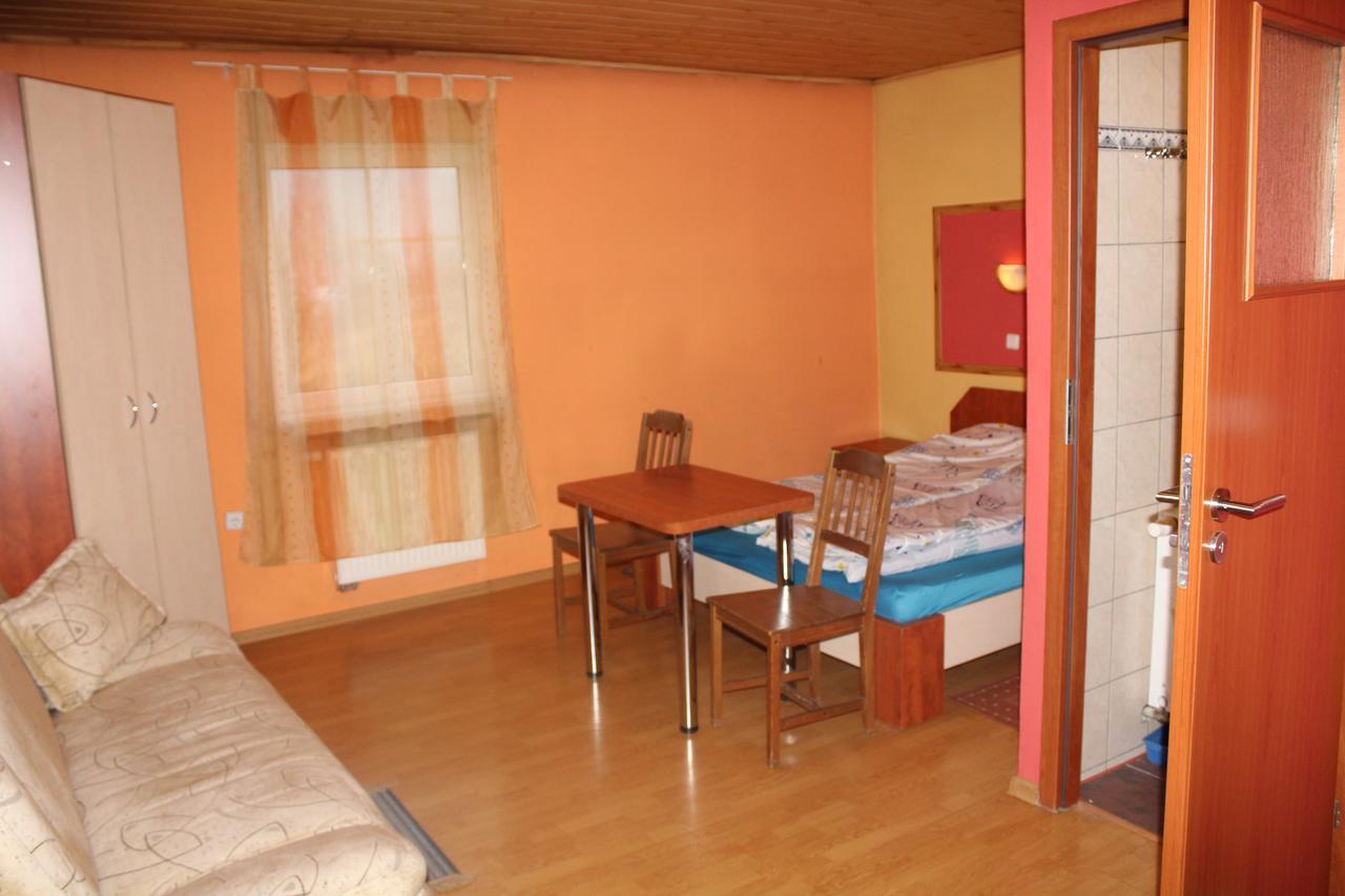 Zagroda Agroturystyczna Wiecha Mieroszow Exterior photo