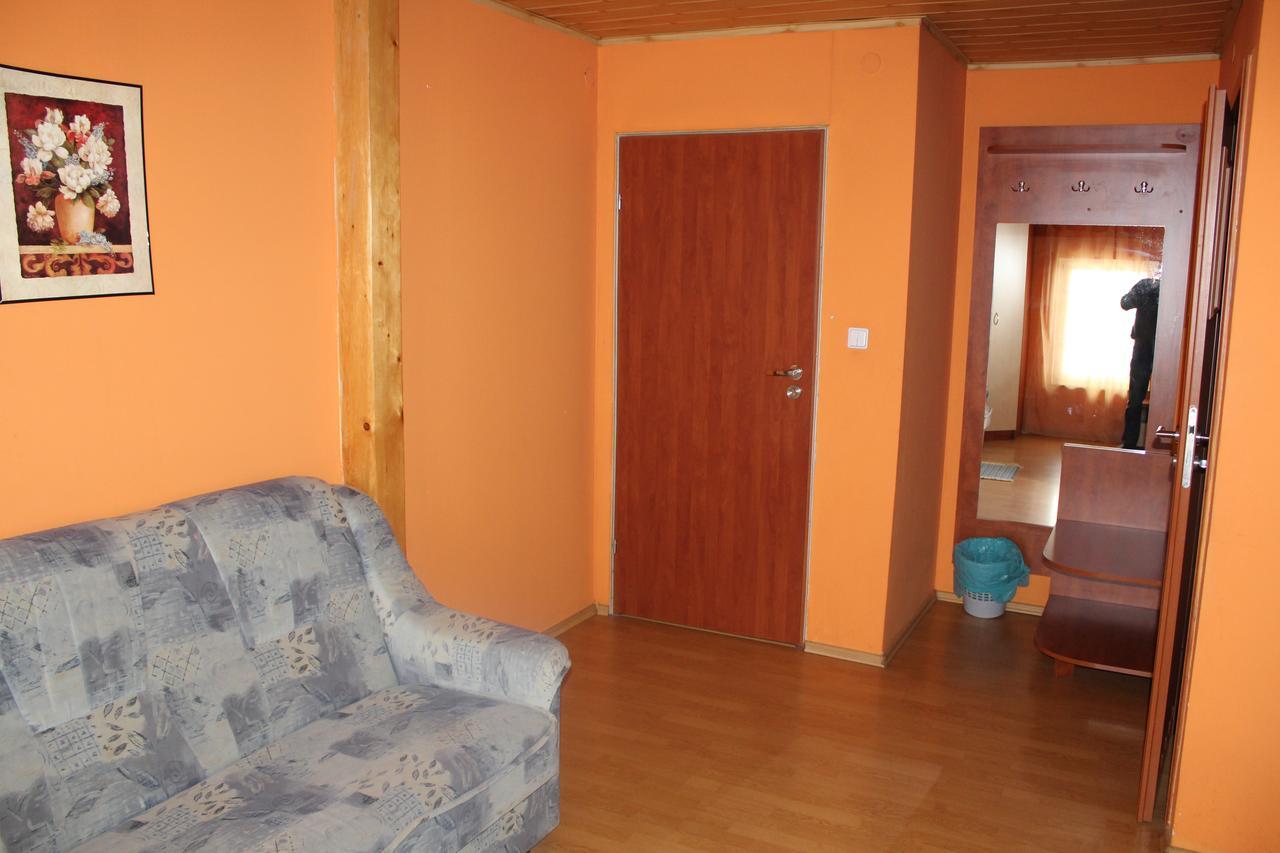 Zagroda Agroturystyczna Wiecha Mieroszow Exterior photo
